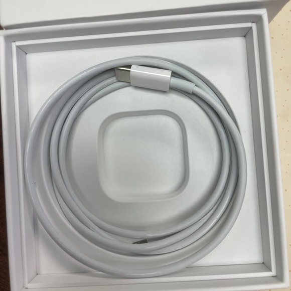 AirPods Pro (1st Generation) with Wireless Charging Case and Charging Cord - Picture 11 of 16